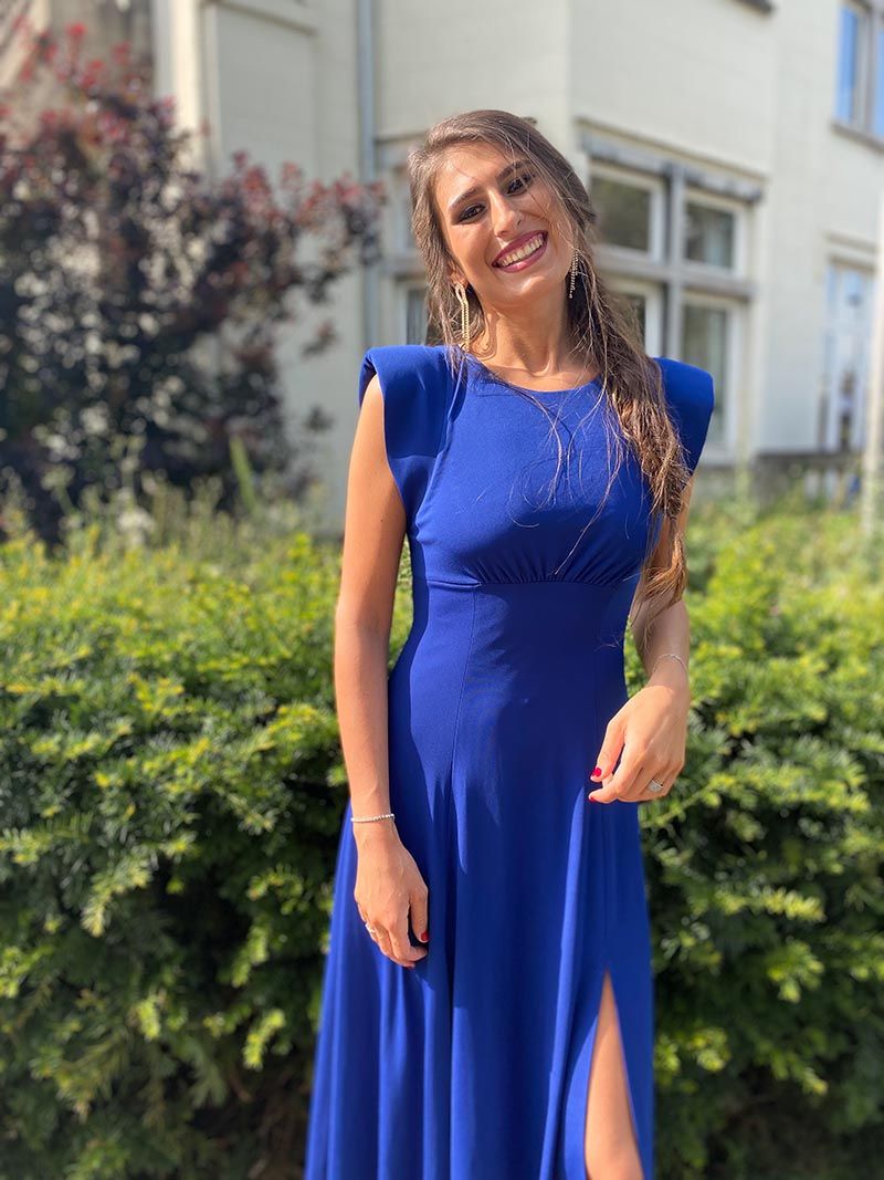 echtgenoot Alternatief voorstel regeren Halflange jurk met split en schoudervullingen - Koningsblauw | Anne Sophie